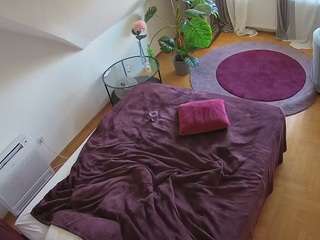 voyeurcam-julmodels-whitebed-4