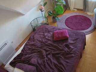 voyeurcam-julmodels-whitebed-4