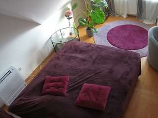 voyeurcam-julmodels-whitebed-4 camsoda