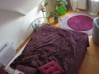 voyeurcam-julmodels-whitebed-4 camsoda