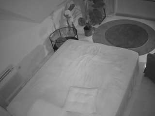 voyeurcam-julmodels-whitebed-4