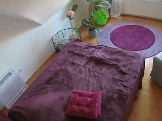 voyeurcam-julmodels-whitebed-4 camsoda