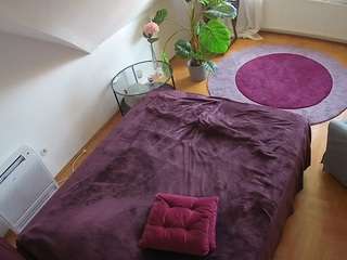 voyeurcam-julmodels-whitebed-4 camsoda