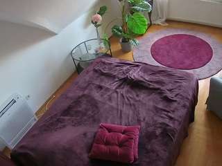 voyeurcam-julmodels-whitebed-4 camsoda