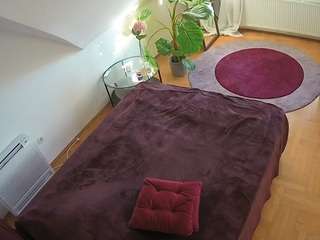 voyeurcam-julmodels-whitebed-4 camsoda