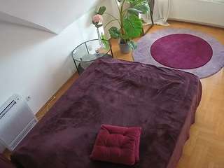 voyeurcam-julmodels-whitebed-4 camsoda