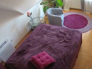 voyeurcam-julmodels-whitebed-4 camsoda