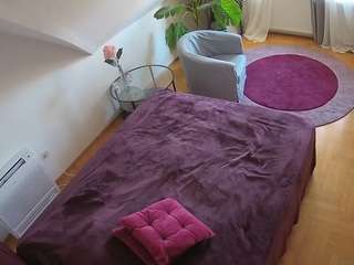 voyeurcam-julmodels-whitebed-4 camsoda