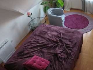 voyeurcam-julmodels-whitebed-4 camsoda