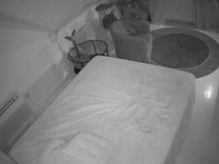 voyeurcam-julmodels-whitebed-4 camsoda