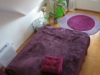 voyeurcam-julmodels-whitebed-4 camsoda