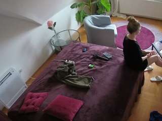 voyeurcam-julmodels-whitebed-4 camsoda