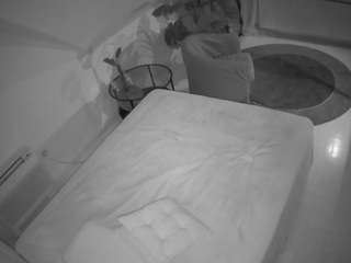 voyeurcam-julmodels-whitebed-4 camsoda