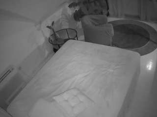 voyeurcam-julmodels-whitebed-4 camsoda