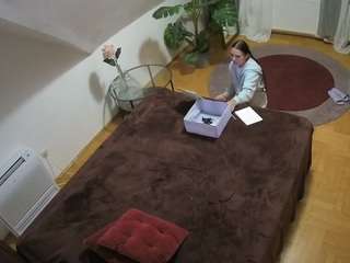 voyeurcam-julmodels-whitebed-4 camsoda