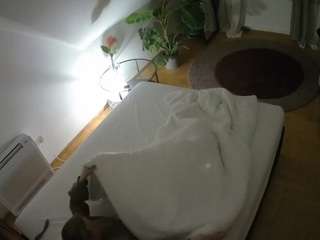 voyeurcam-julmodels-whitebed-4