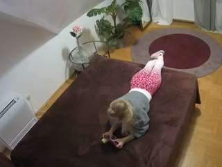 voyeurcam-julmodels-whitebed-4