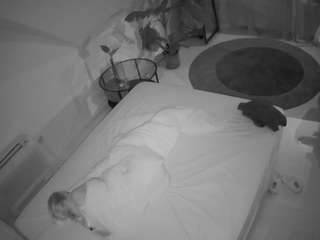 voyeurcam-julmodels-whitebed-4 - Live HD Webcam