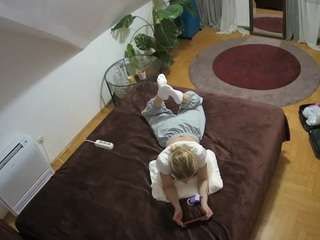 voyeurcam-julmodels-whitebed-4