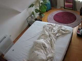 voyeurcam-julmodels-whitebed-4