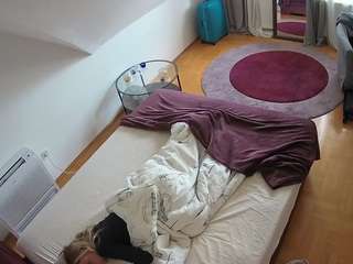 voyeurcam-julmodels-whitebed-4