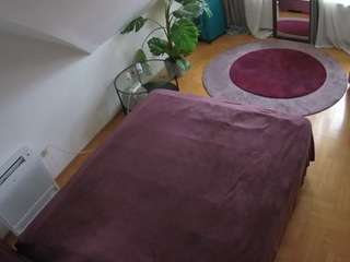 voyeurcam-julmodels-whitebed-4