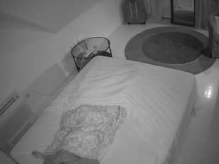 voyeurcam-julmodels-whitebed-4 webcam model