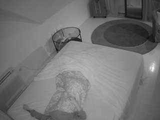 voyeurcam-julmodels-whitebed-4 webcam model