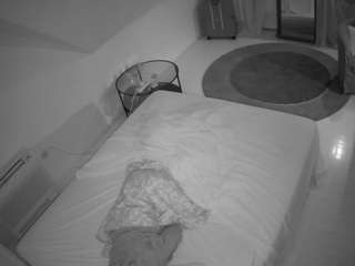 voyeurcam-julmodels-whitebed-4 webcam model