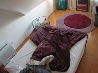 voyeurcam-julmodels-whitebed-4