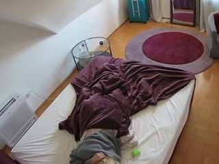 voyeurcam-julmodels-whitebed-4