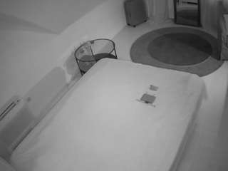 voyeurcam-julmodels-whitebed-4 webcam model