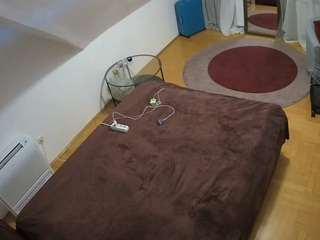 voyeurcam-julmodels-whitebed-4 camsoda