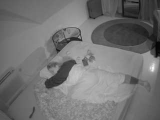 voyeurcam-julmodels-whitebed-4