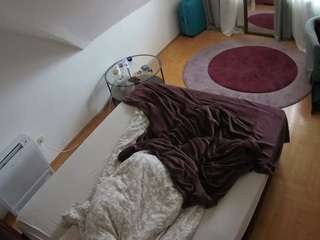 voyeurcam-julmodels-whitebed-4