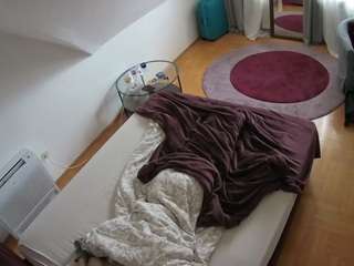 voyeurcam-julmodels-whitebed-4