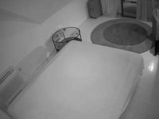 voyeurcam-julmodels-whitebed-4 webcam