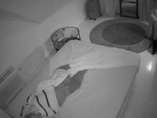 voyeurcam-julmodels-whitebed-4 webcam model