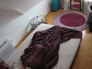 voyeurcam-julmodels-whitebed-4
