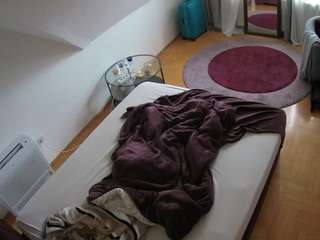 voyeurcam-julmodels-whitebed-4