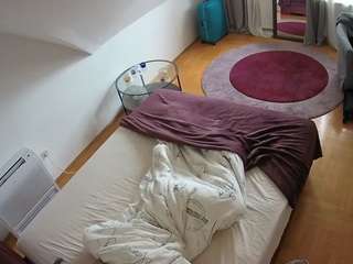 voyeurcam-julmodels-whitebed-4's CamSoda show and profile