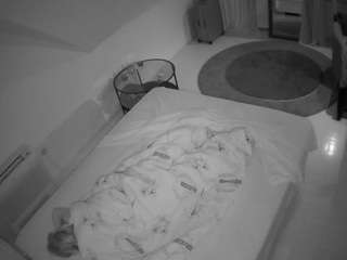 voyeurcam-julmodels-whitebed-4's CamSoda show and profile