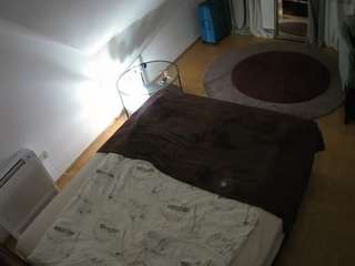 voyeurcam-julmodels-whitebed-4 camsoda