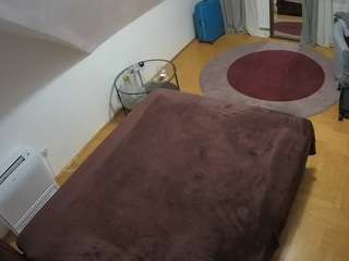voyeurcam-julmodels-whitebed-4