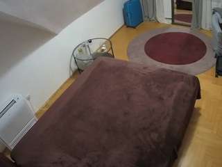 voyeurcam-julmodels-whitebed-4