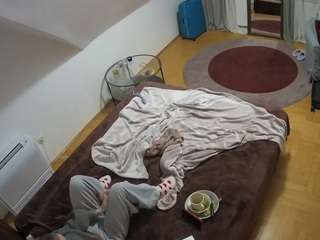 voyeurcam-julmodels-whitebed-4