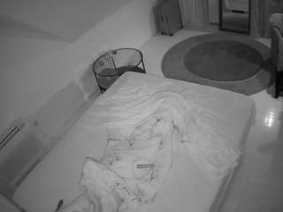 voyeurcam-julmodels-whitebed-4's CamSoda show and profile