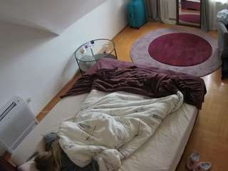 voyeurcam-julmodels-whitebed-4's CamSoda show and profile