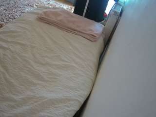 voyeurcam-julmodels-whitebed-4