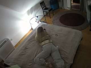 voyeurcam-julmodels-whitebed-4's CamSoda show and profile